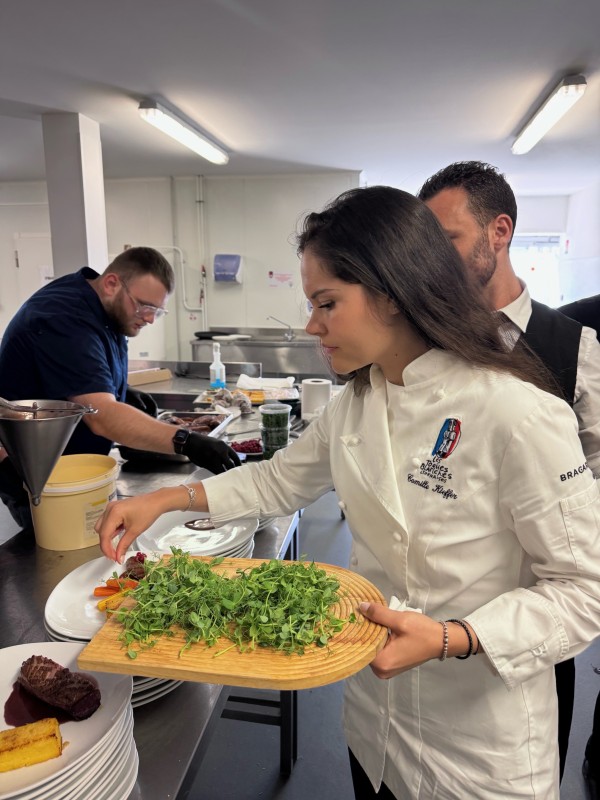 Un repas traiteur signé Mamie Kocotte réunissant trois clubs à Lyon au LOU Rugby