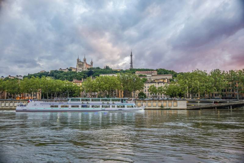 Une croisière gastronomique sur la Saône à Lyon Yacht de Lyon