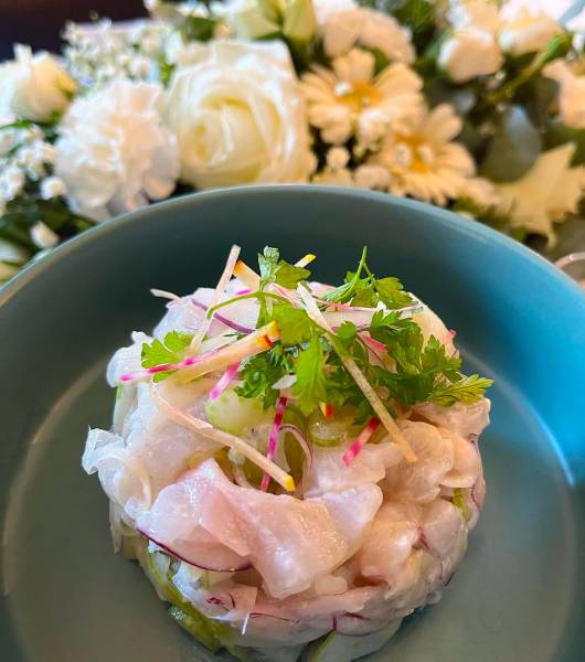 Un repas de famille à Tassin-la-Demi-Lune avec les plats cuisinés maison de Mamie Kocotte, traiteur événementiel